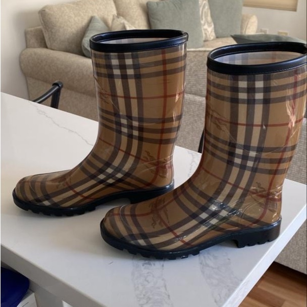 Burberry Rain boots,fits for size 38